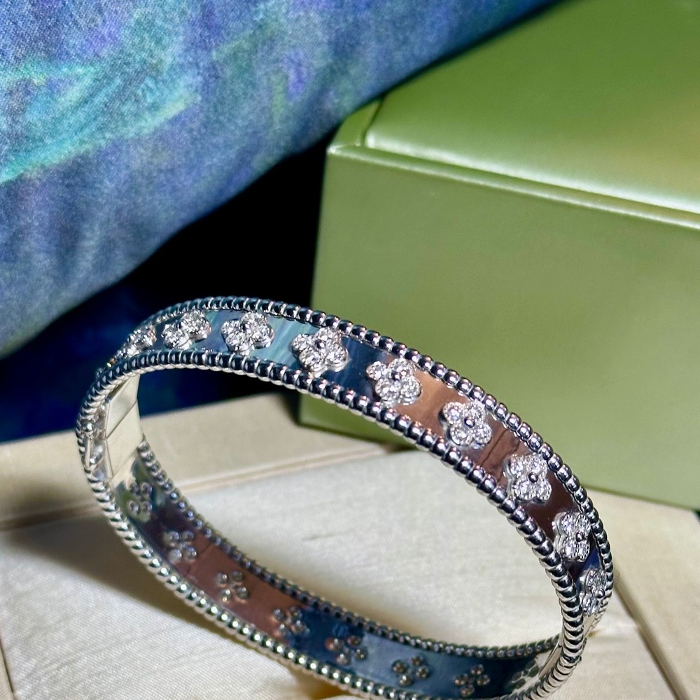 Van Cleef & Arpels Perl'ee Clovers Bracelet